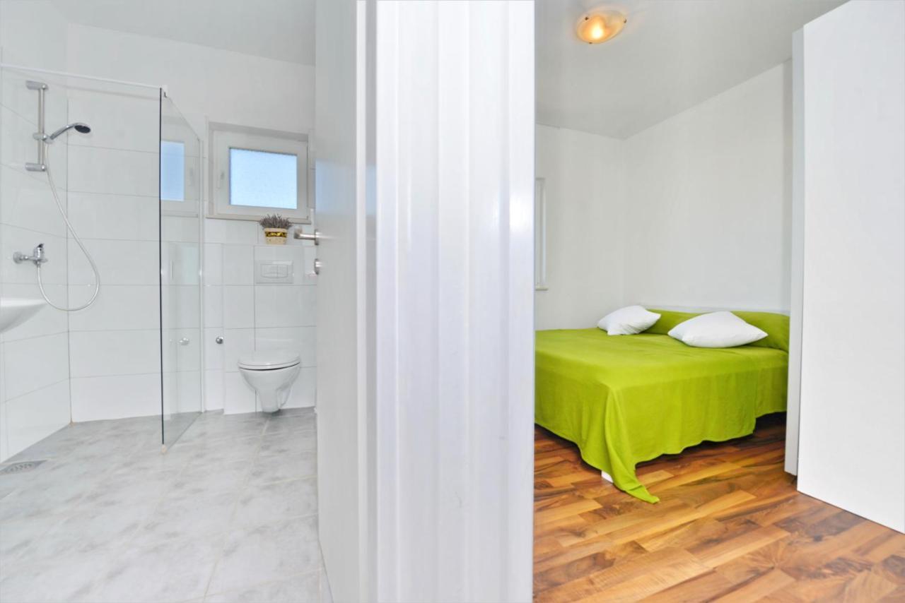 Apartments Verita Pakoštane Екстериор снимка