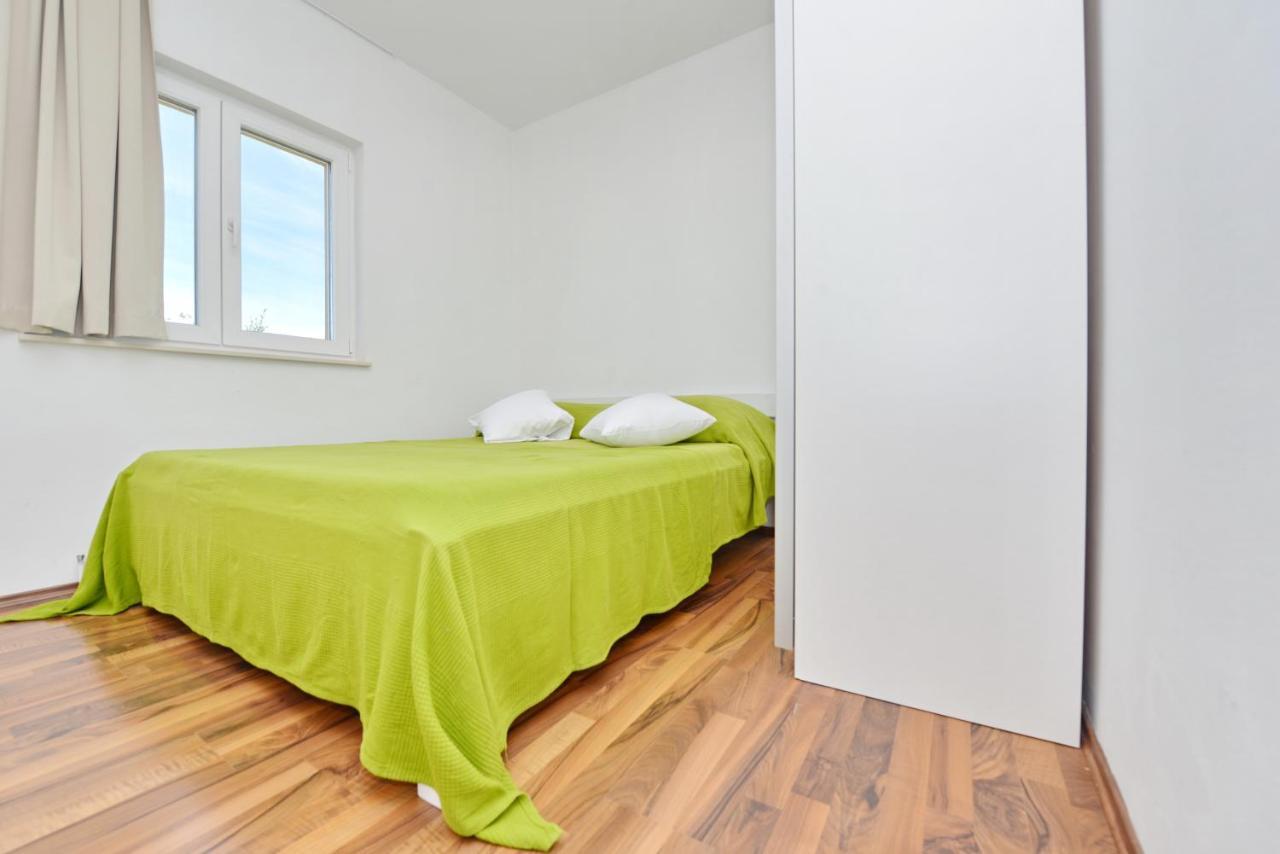Apartments Verita Pakoštane Екстериор снимка